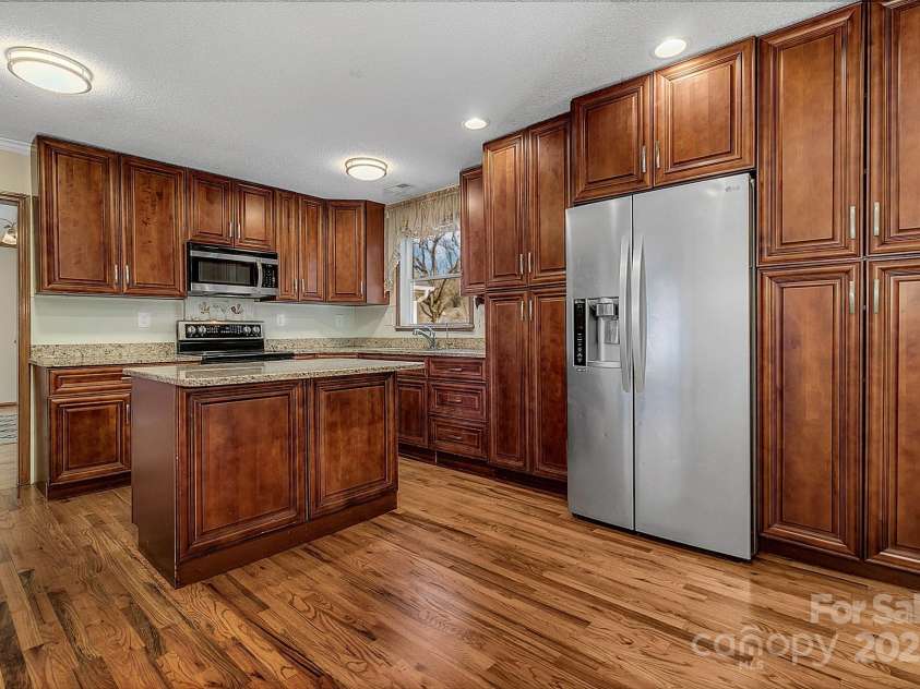 10 Lavender Lane, Candler, NC 28715.  MLS# CAR4232092, YatesRealty ID 16915. 