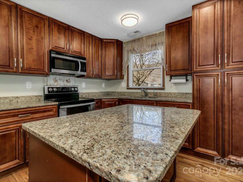 10 Lavender Lane, Candler, NC 28715.  MLS# CAR4232092, YatesRealty ID 16915. 