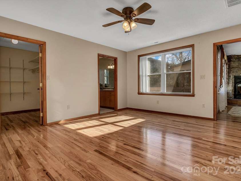 10 Lavender Lane, Candler, NC 28715.  MLS# CAR4232092, YatesRealty ID 16915. 