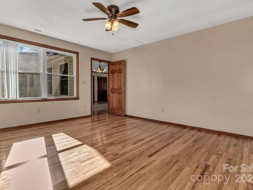 10 Lavender Lane, Candler, NC 28715.  MLS# CAR4232092, YatesRealty ID 16915. 