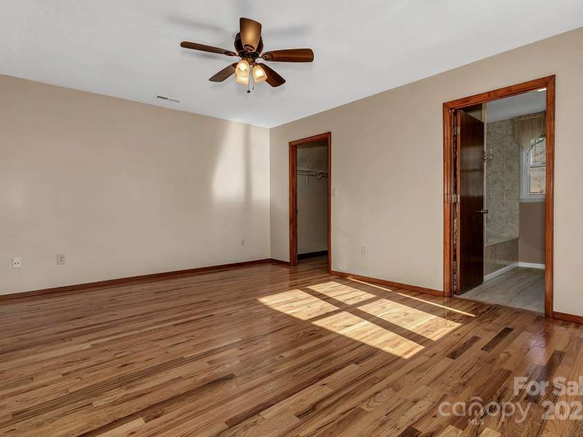 10 Lavender Lane, Candler, NC 28715.  MLS# CAR4232092, YatesRealty ID 16915. 