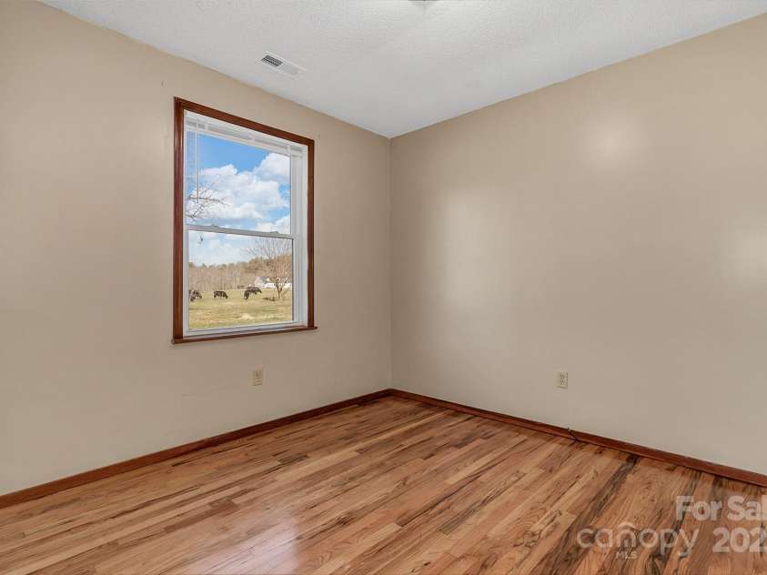 10 Lavender Lane, Candler, NC 28715.  MLS# CAR4232092, YatesRealty ID 16915. 