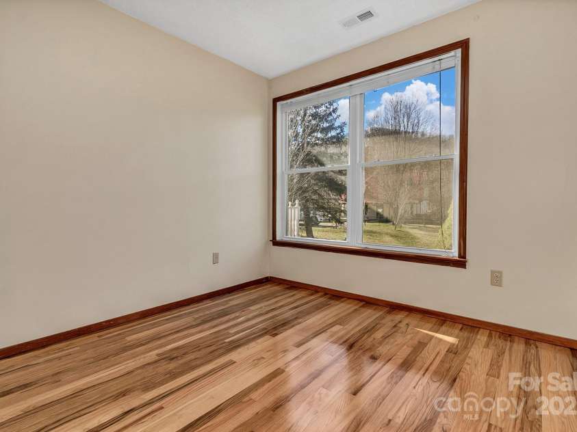 10 Lavender Lane, Candler, NC 28715.  MLS# CAR4232092, YatesRealty ID 16915. 