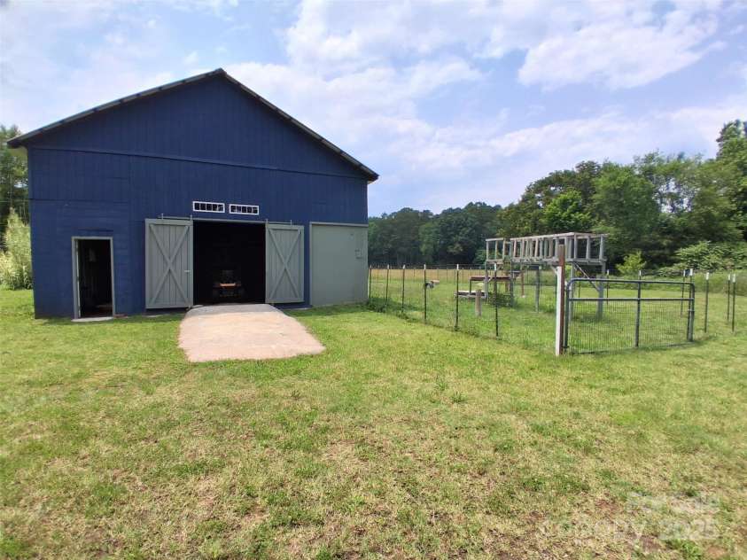 4330 Goodman Lake Road, Salisbury, NC 28146.  MLS# CAR4246874, YatesRealty ID 16916. 