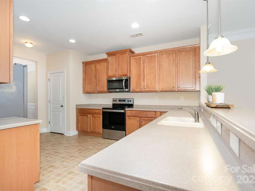 2324 Bonterra Boulevard, Indian Trail, NC 28079.  MLS# CAR4259817, YatesRealty ID 16917. Kitchen