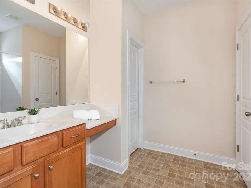 2324 Bonterra Boulevard, Indian Trail, NC 28079.  MLS# CAR4259817, YatesRealty ID 16917. Primary Bath