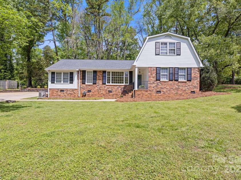 101 Grier Street, York, SC 29745.  MLS# CAR4246387, YatesRealty ID 16918. 101 Grier Street, York, SC