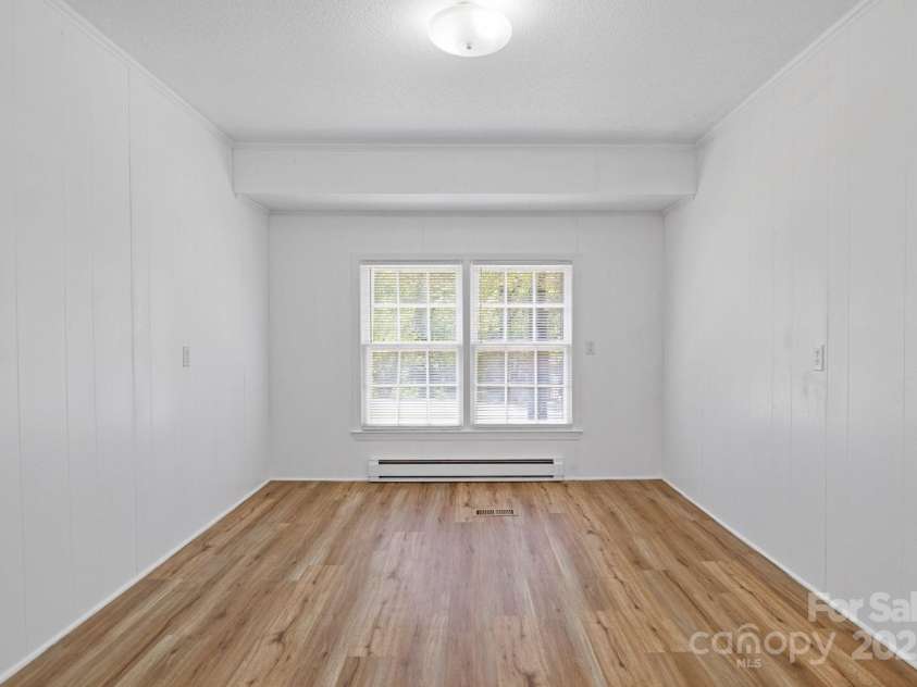 101 Grier Street, York, SC 29745.  MLS# CAR4246387, YatesRealty ID 16918. Flex room - downstairs