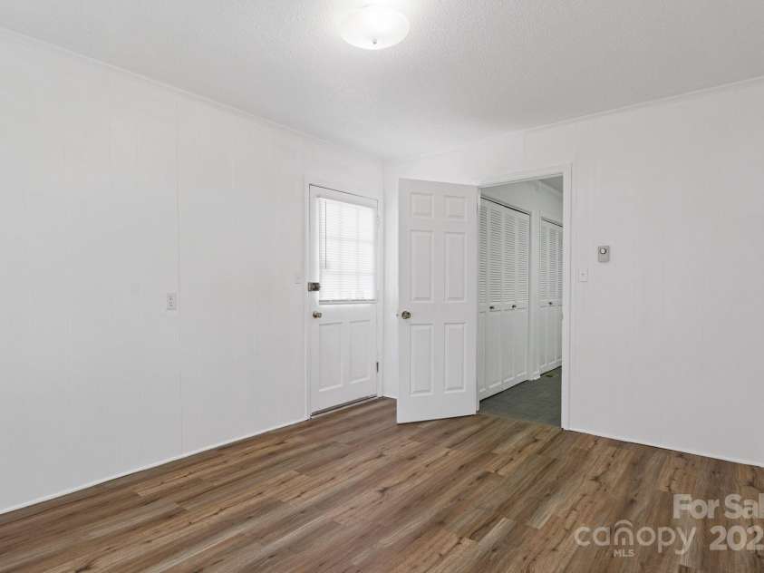 101 Grier Street, York, SC 29745.  MLS# CAR4246387, YatesRealty ID 16918. Flex room - downstairs