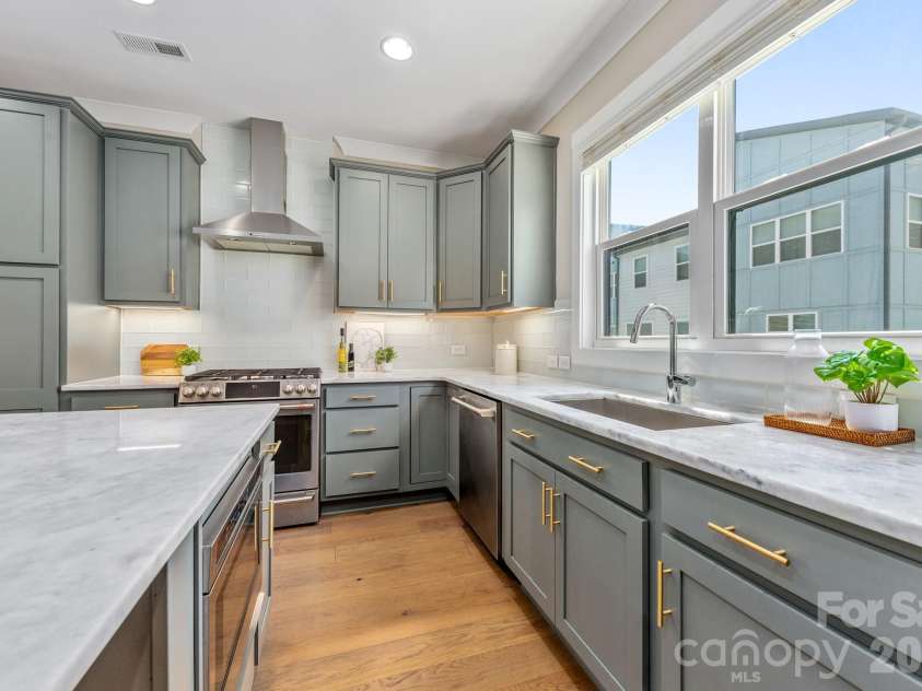 1156 36th Street, Charlotte, NC 28205.  MLS# CAR4374015, YatesRealty ID 16918. 