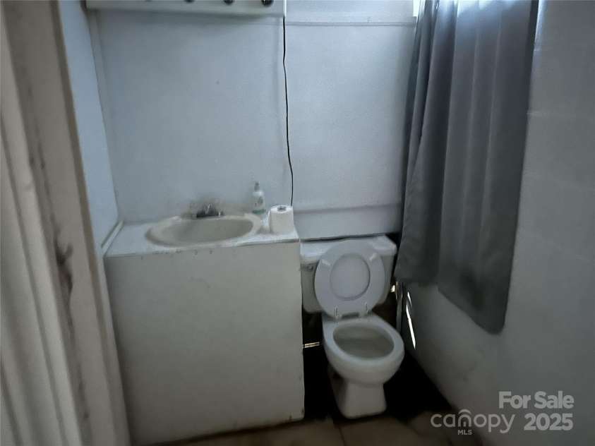 259 Seitz Drive, Forest City, NC 28043.  MLS# CAR4333131, YatesRealty ID 1692. 1/2 bath in basement