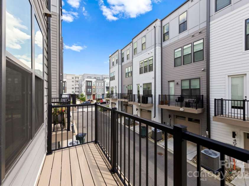 4011 Tundra Road, Charlotte, NC 28203.  MLS# CAR4257904, YatesRealty ID 16920. Balcony