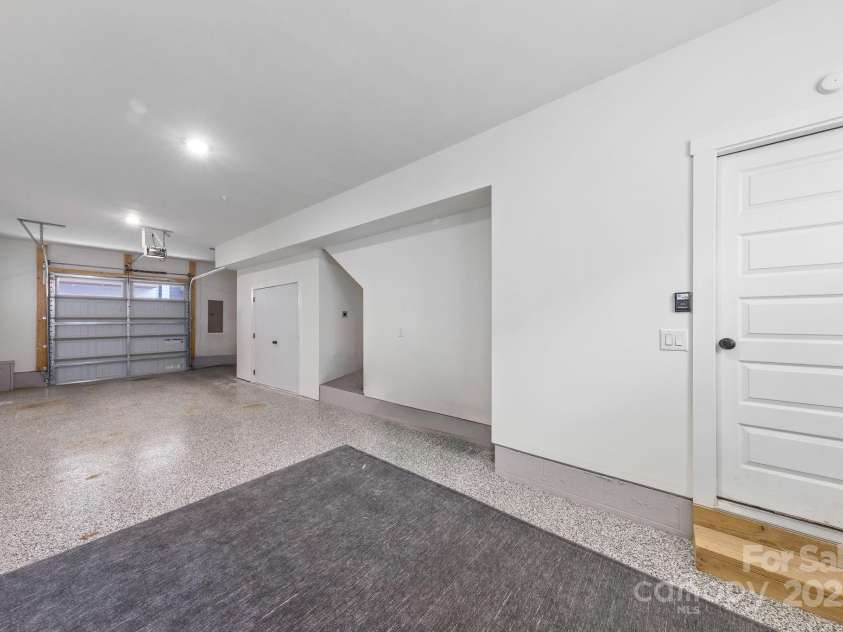 4011 Tundra Road, Charlotte, NC 28203.  MLS# CAR4257904, YatesRealty ID 16920. Garage