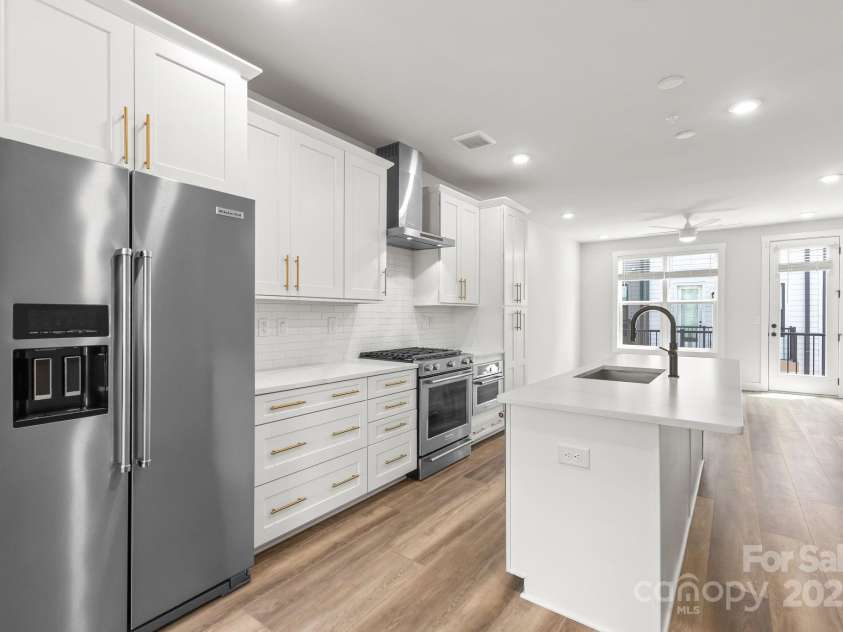 4011 Tundra Road, Charlotte, NC 28203.  MLS# CAR4257904, YatesRealty ID 16920. Kitchen