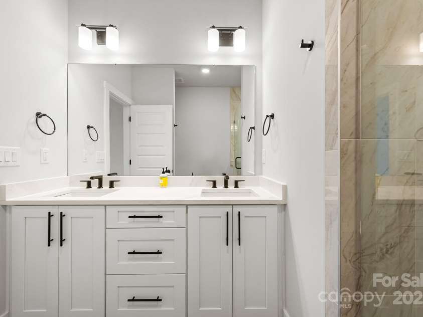 4011 Tundra Road, Charlotte, NC 28203.  MLS# CAR4257904, YatesRealty ID 16920. Primary Bathroom