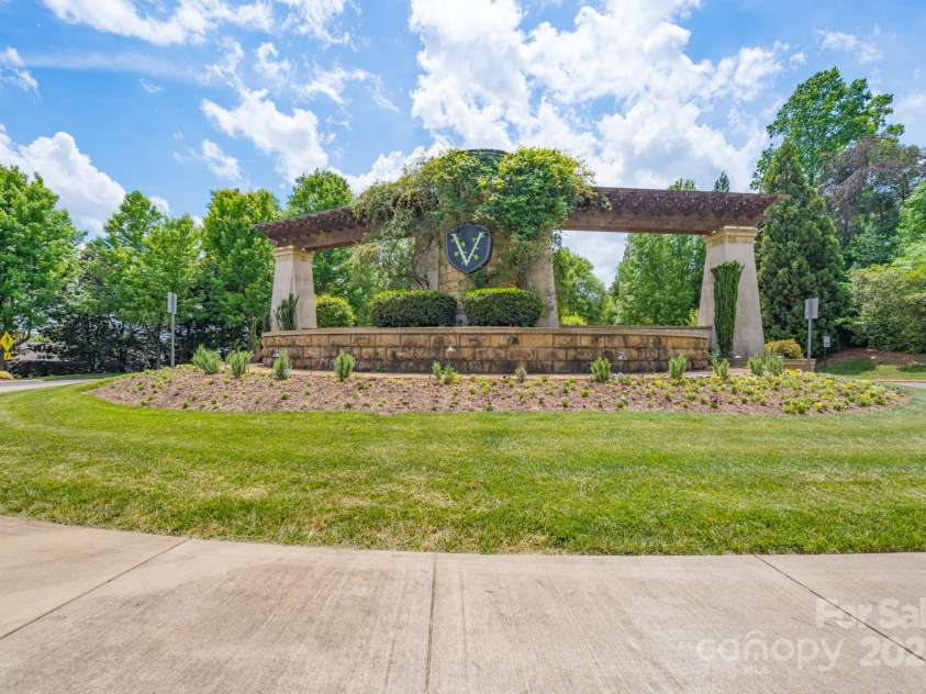 5727 Lavaux Court, Charlotte, NC 28214.  MLS# CAR4255770, YatesRealty ID 16922. 