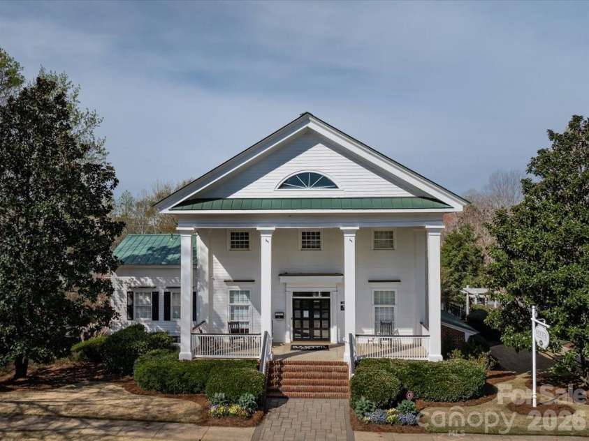 647 District Court, Fort Mill, SC 29708.  MLS# CAR4346046, YatesRealty ID 16922. Community amenities 