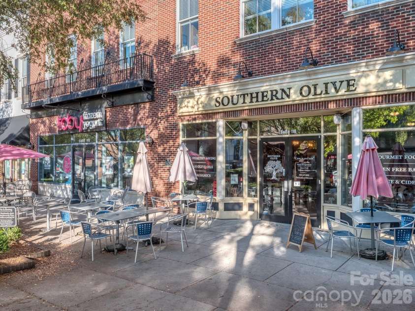 647 District Court, Fort Mill, SC 29708.  MLS# CAR4346046, YatesRealty ID 16922. Downtown Baxter