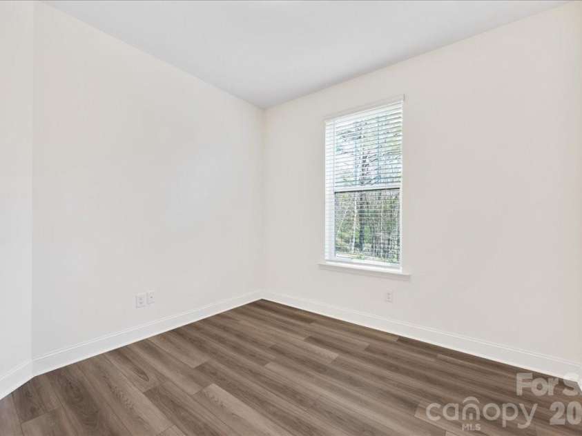 647 District Court, Fort Mill, SC 29708.  MLS# CAR4346046, YatesRealty ID 16922. Main floor guest suite