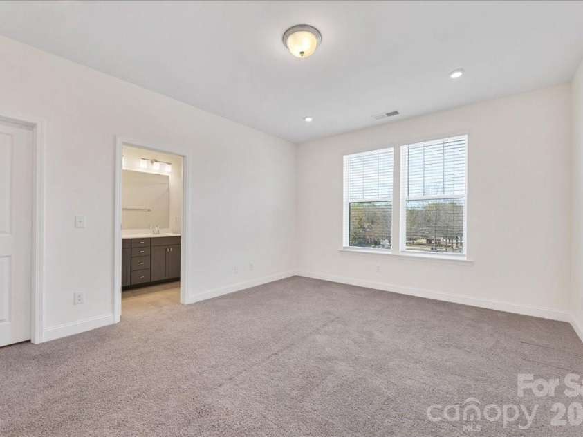 647 District Court, Fort Mill, SC 29708.  MLS# CAR4346046, YatesRealty ID 16922. Primary suite 