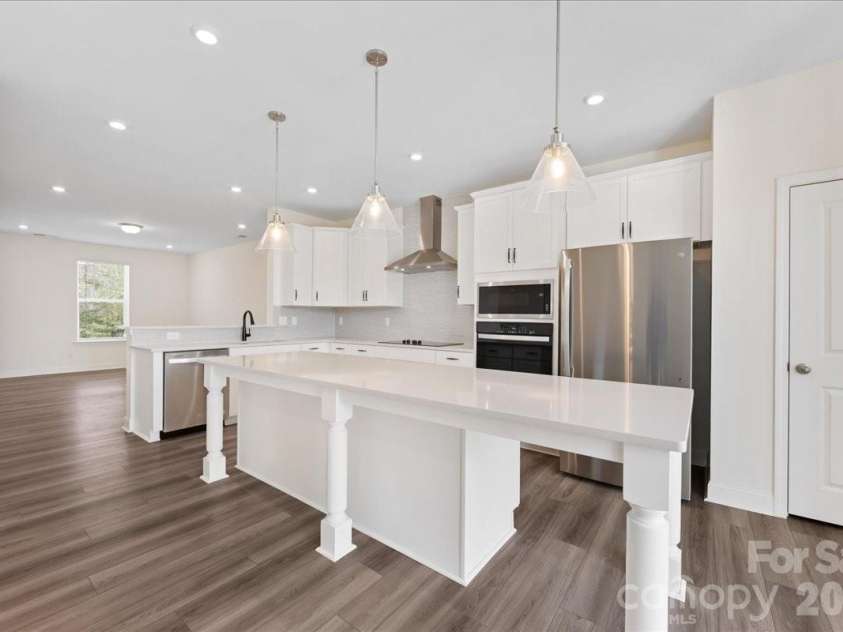 647 District Court, Fort Mill, SC 29708.  MLS# CAR4346046, YatesRealty ID 16922. Quartz countertops