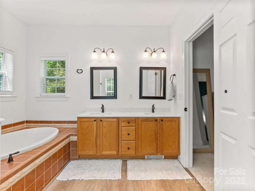 19 Lynnbrook Way, Columbus, NC 28722.  MLS# CAR4298309, YatesRealty ID 16923. 