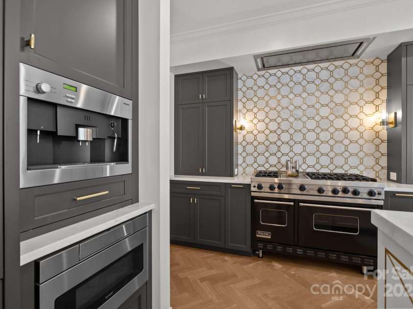 1625 Bibury Lane, Charlotte, NC 28211.  MLS# CAR4261407, YatesRealty ID 16924. 