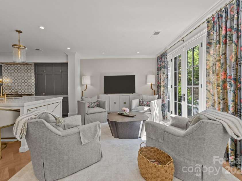 1625 Bibury Lane, Charlotte, NC 28211.  MLS# CAR4261407, YatesRealty ID 16924. 