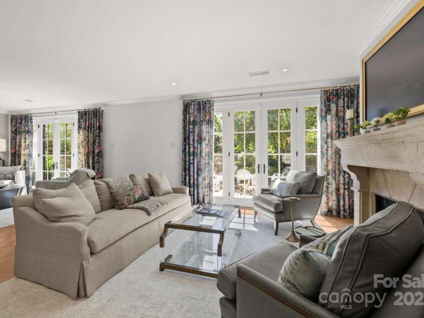 1625 Bibury Lane, Charlotte, NC 28211.  MLS# CAR4261407, YatesRealty ID 16924. 
