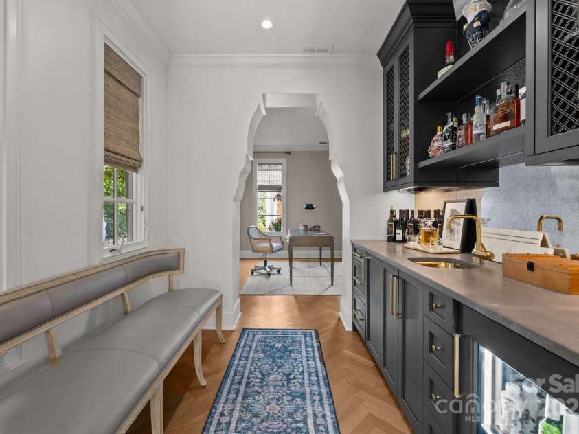 1625 Bibury Lane, Charlotte, NC 28211.  MLS# CAR4261407, YatesRealty ID 16924. 