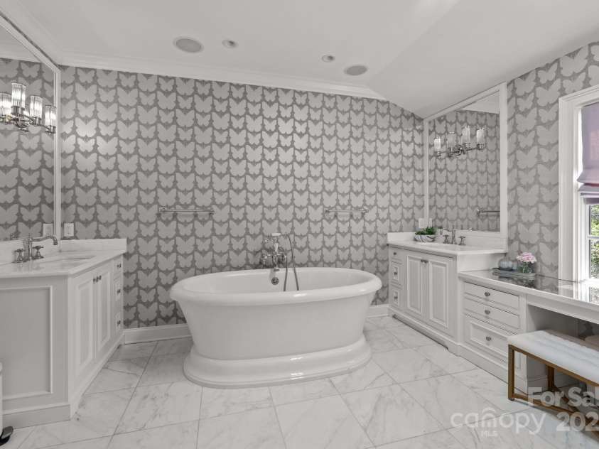 1625 Bibury Lane, Charlotte, NC 28211.  MLS# CAR4261407, YatesRealty ID 16924. 