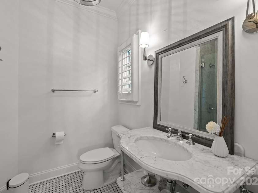 1625 Bibury Lane, Charlotte, NC 28211.  MLS# CAR4261407, YatesRealty ID 16924. 