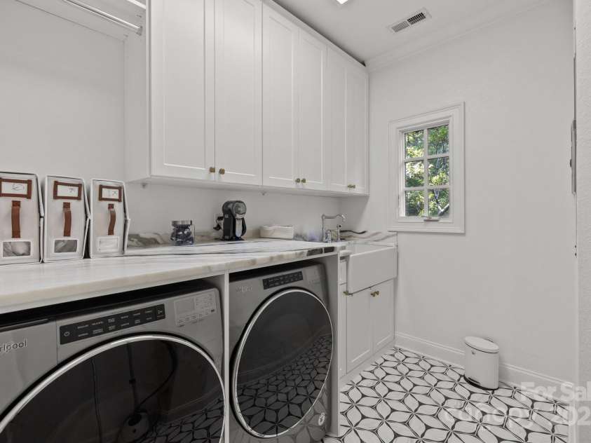 1625 Bibury Lane, Charlotte, NC 28211.  MLS# CAR4261407, YatesRealty ID 16924. 