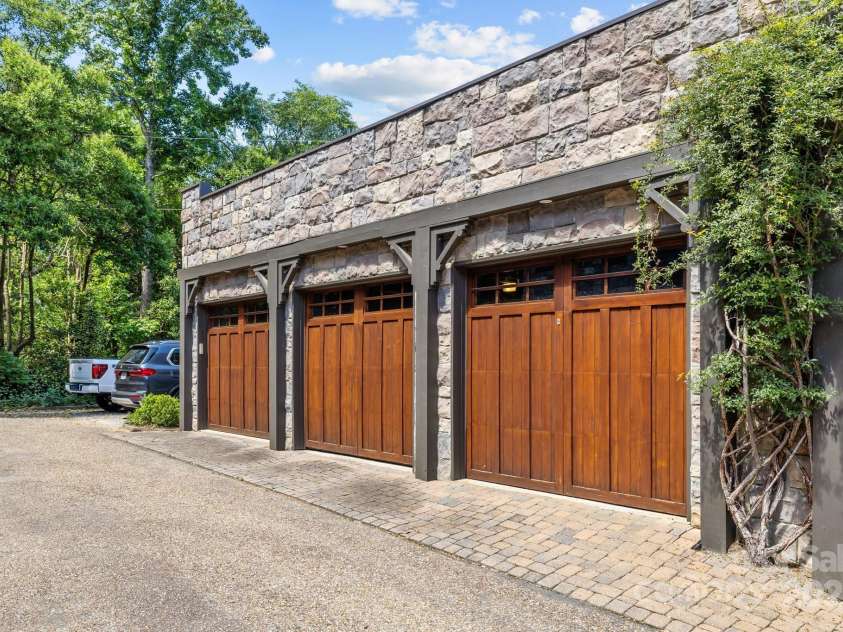 1625 Bibury Lane, Charlotte, NC 28211.  MLS# CAR4261407, YatesRealty ID 16924. 