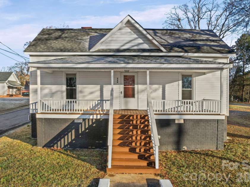 526 Graham Street, Albemarle, NC 28001.  MLS# CAR4327658, YatesRealty ID 16925. 