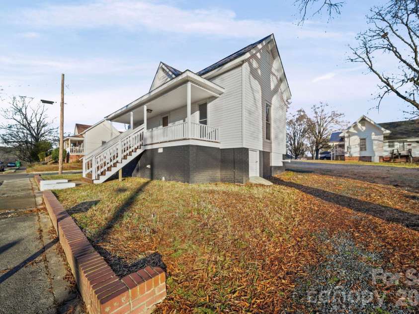 526 Graham Street, Albemarle, NC 28001.  MLS# CAR4327658, YatesRealty ID 16925. 