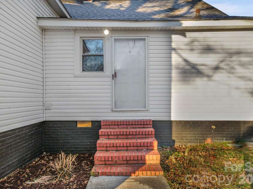 526 Graham Street, Albemarle, NC 28001.  MLS# CAR4327658, YatesRealty ID 16925. 