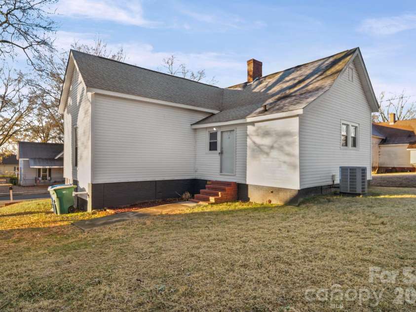 526 Graham Street, Albemarle, NC 28001.  MLS# CAR4327658, YatesRealty ID 16925. 