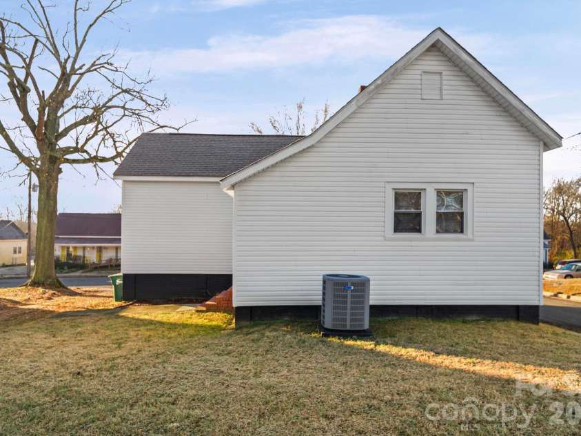 526 Graham Street, Albemarle, NC 28001.  MLS# CAR4327658, YatesRealty ID 16925. 