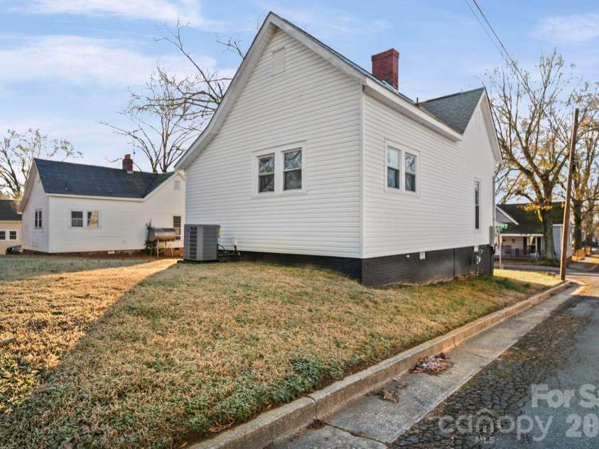 526 Graham Street, Albemarle, NC 28001.  MLS# CAR4327658, YatesRealty ID 16925. 