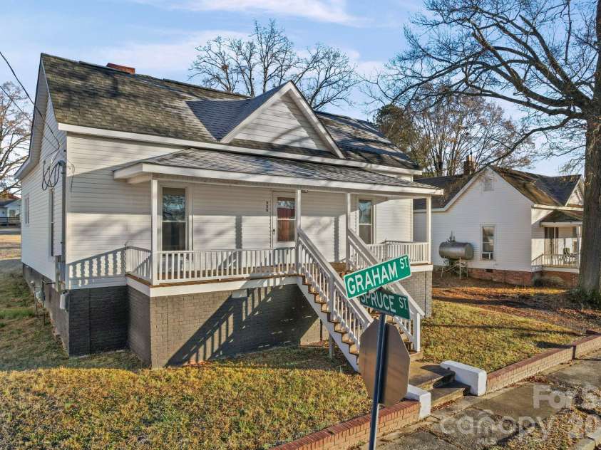 526 Graham Street, Albemarle, NC 28001.  MLS# CAR4327658, YatesRealty ID 16925. 