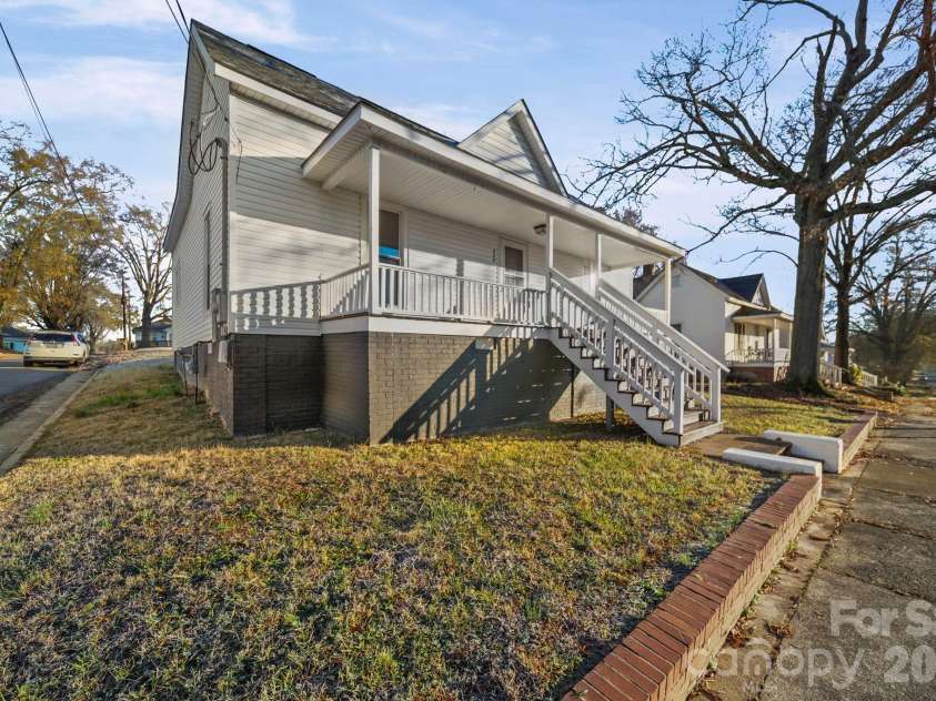 526 Graham Street, Albemarle, NC 28001.  MLS# CAR4327658, YatesRealty ID 16925. 