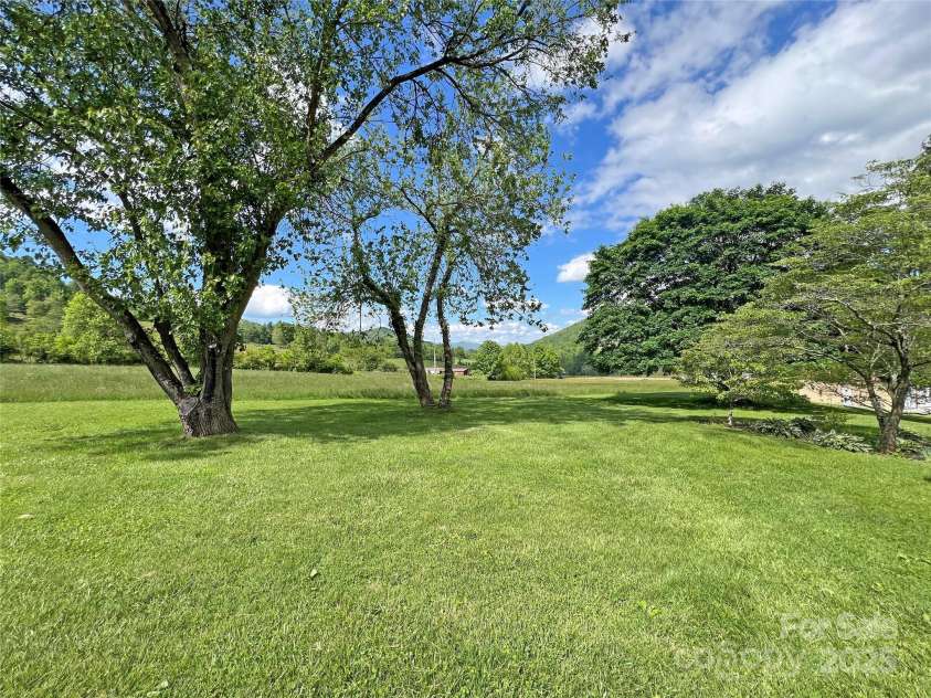 550 Joe Payne Road, Marshall, NC 28753.  MLS# CAR4257370, YatesRealty ID 16925. 