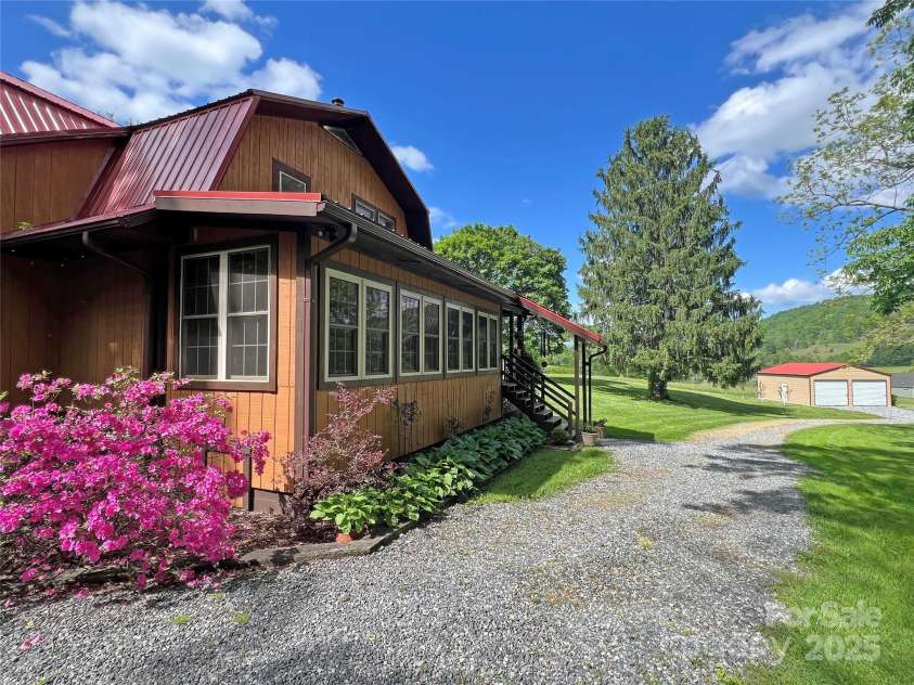 550 Joe Payne Road, Marshall, NC 28753.  MLS# CAR4257370, YatesRealty ID 16925. 