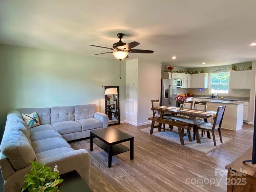 3113 Bouquet Street, Charlotte, NC 28215.  MLS# CAR4261587, YatesRealty ID 16926. Family Room