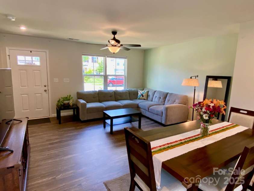 3113 Bouquet Street, Charlotte, NC 28215.  MLS# CAR4261587, YatesRealty ID 16926. Family Room