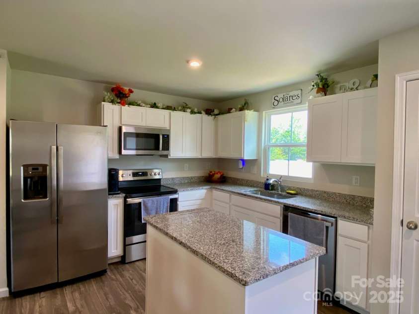 3113 Bouquet Street, Charlotte, NC 28215.  MLS# CAR4261587, YatesRealty ID 16926. Kitchen