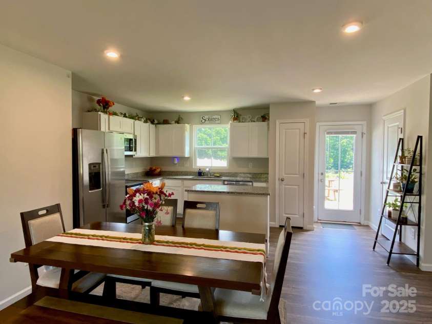 3113 Bouquet Street, Charlotte, NC 28215.  MLS# CAR4261587, YatesRealty ID 16926. Kitchen/Dining Room