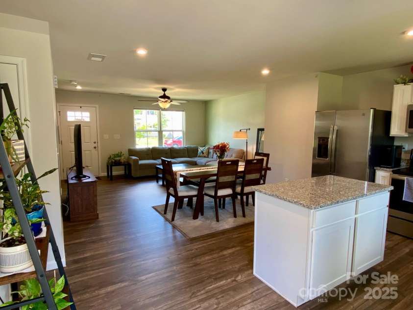3113 Bouquet Street, Charlotte, NC 28215.  MLS# CAR4261587, YatesRealty ID 16926. Open Floor Plan