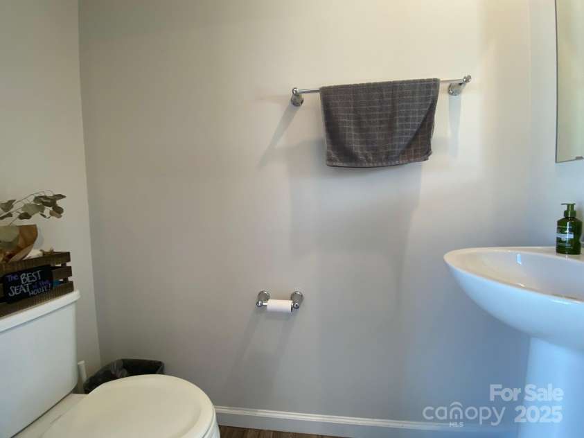 3113 Bouquet Street, Charlotte, NC 28215.  MLS# CAR4261587, YatesRealty ID 16926. Powder Room